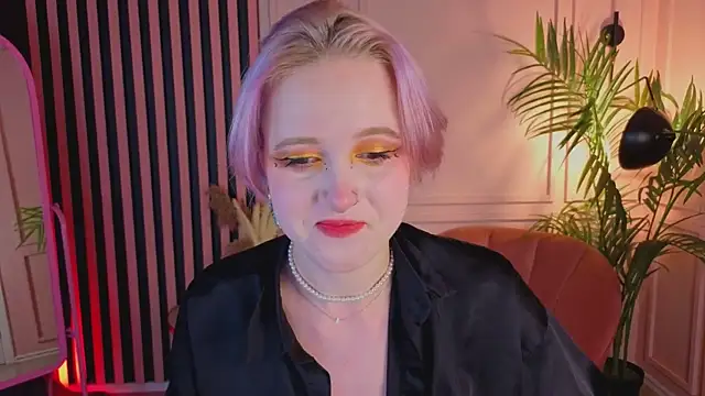 luna son online show from 11/22/25, 06:12