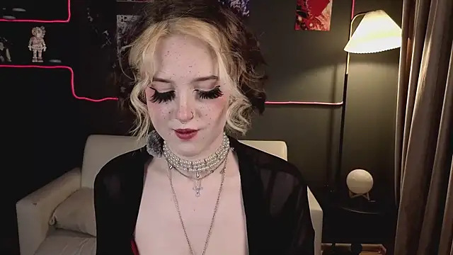 luna son online show from 04/14/26, 10:16