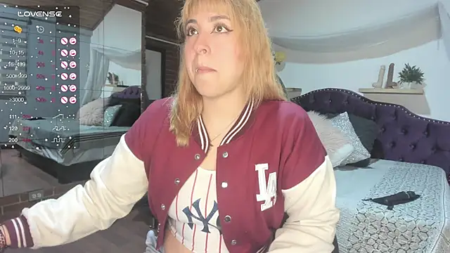 sophialyh 1 online show from 10/03/25, 12:46