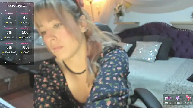 sophialyh 1 online show from 11/22/25, 12:37