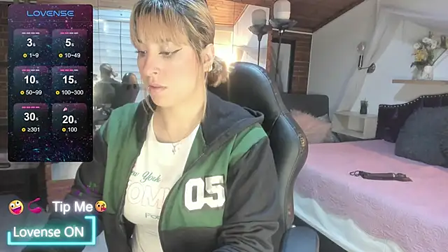 sophialyh 1 online show from 03/26/26, 12:55