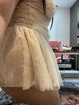 lee ly online show from 04/10/26, 04:44