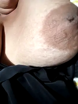 Hotmommax online show from 02/13/26, 08:16