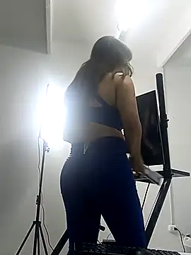 chloe  Jones  online show from 11/12/25, 12:38