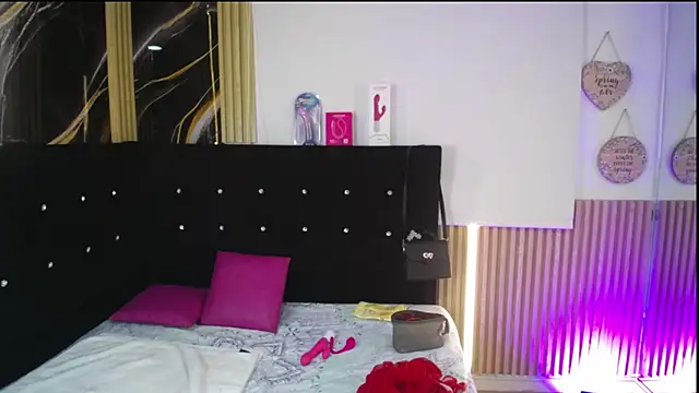 chloe  Jones  online show from 04/06/26, 01:01