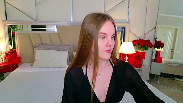 Lili Lohan online show from 12/15/25, 05:17