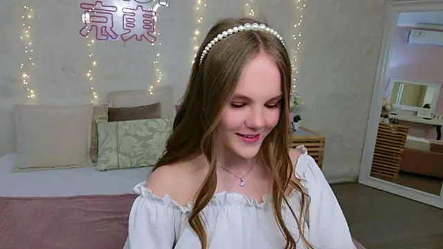 Lili Lohan online show from 04/18/26, 05:00