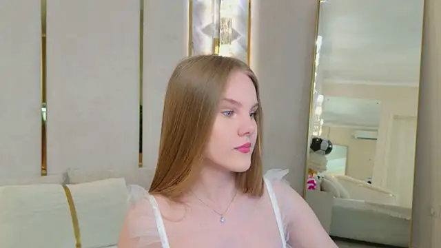 Snapshot of Lili_Lohan chatting on 07/04/26, 05:02 Lili Lohan online show from 07/04/26, 05:02