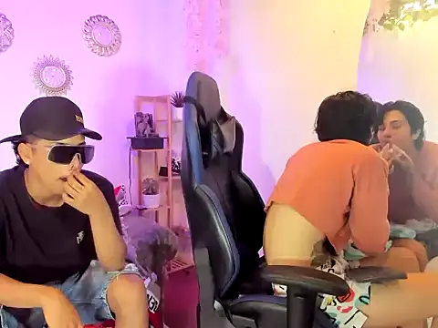 Snapshot of Spicymixxx06 chatting on 10/04/25, 07:23 Spicymixxx06 online show from 10/04/25, 07:23