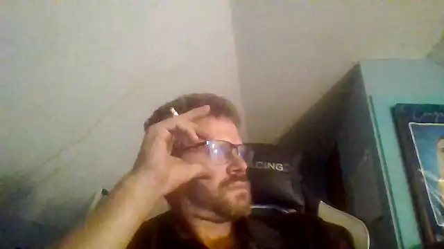 Snapshot of bigdickdaddy6911 chatting on 10/26/25, 05:57 bigdickdaddy6911 online show from 10/26/25, 05:57