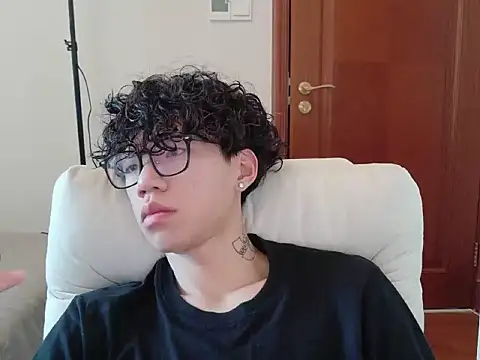 hangzi-0011 online show from 10/01/25, 10:21