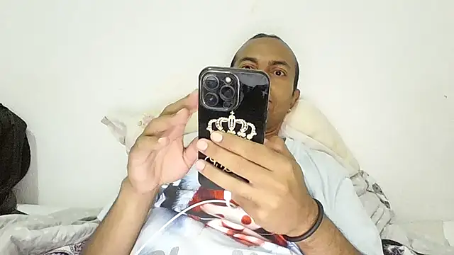 Snapshot of XxvanxX chatting on 10/11/25, 10:36 XxvanxX online show from 10/11/25, 10:36