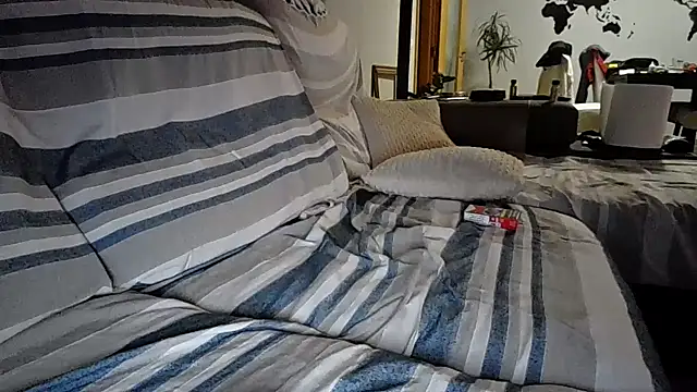 Snapshot of XxvanxX chatting on 10/21/25, 02:12 XxvanxX online show from 10/21/25, 02:12