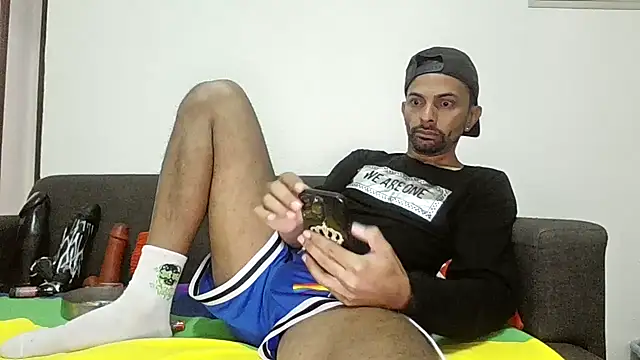 Snapshot of XxvanxX chatting on 11/09/25, 04:05 XxvanxX online show from 11/09/25, 04:05