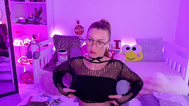 Snapshot of MysticRoxanne chatting on 12/01/25, 08:19 MysticRoxanne online show from 12/01/25, 08:19