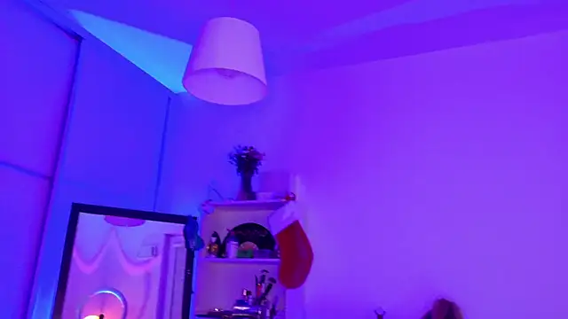 Snapshot of MysticRoxanne chatting on 12/04/25, 05:17 MysticRoxanne online show from 12/04/25, 05:17