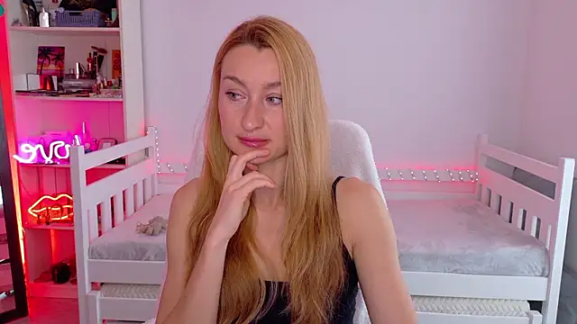 Snapshot of MysticRoxanne chatting on 01/11/26, 10:09 MysticRoxanne online show from 01/11/26, 10:09