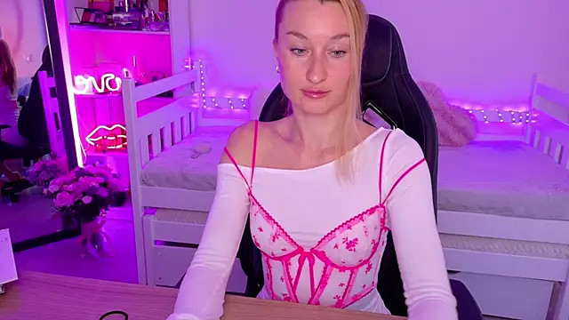 Snapshot of MysticRoxanne chatting on 01/14/26, 01:39 MysticRoxanne online show from 01/14/26, 01:39