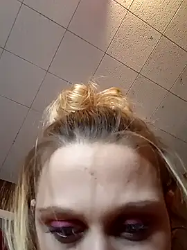 Snapshot of Queen2454 chatting on 01/19/26, 02:21 Queen2454 online show from 01/19/26, 02:21