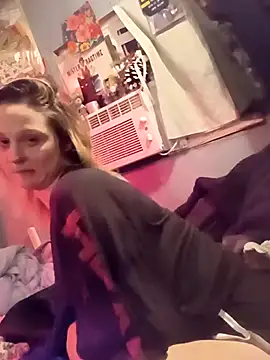 Snapshot of Queen2454 chatting on 02/18/26, 10:00 Queen2454 online show from 02/18/26, 10:00