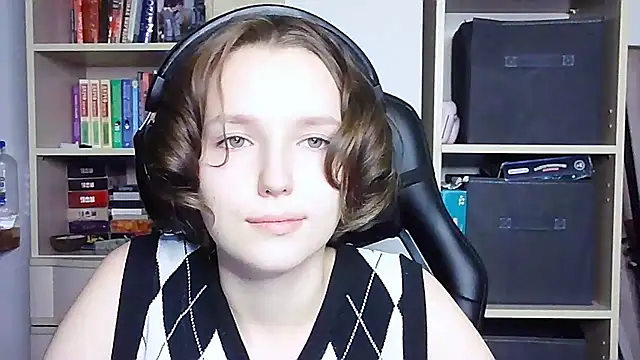 Snapshot of Diana-back chatting on 10/03/25, 04:26 Diana-back online show from 10/03/25, 04:26