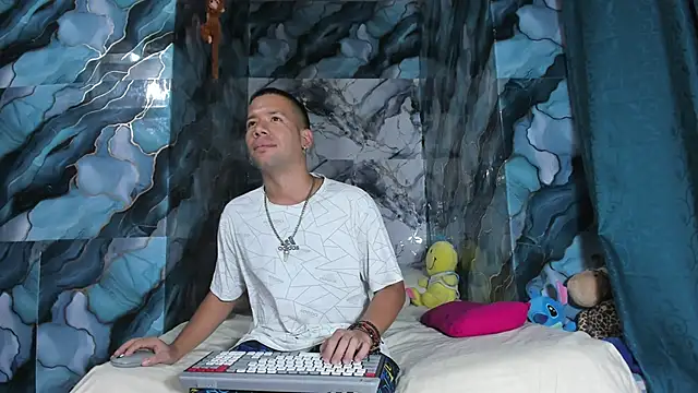 celesteyorucso1 online show from 10/18/25, 11:27