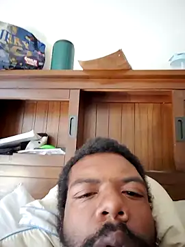 Snapshot of MrBigDickShow chatting on 10/27/25, 04:33 MrBigDickShow online show from 10/27/25, 04:33