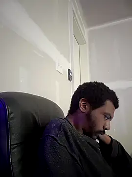 Snapshot of MrBigDickShow chatting on 10/31/25, 04:02 MrBigDickShow online show from 10/31/25, 04:02