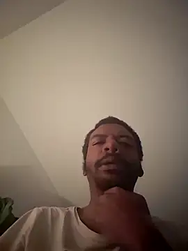 Snapshot of MrBigDickShow chatting on 03/21/26, 06:18 MrBigDickShow online show from 03/21/26, 06:18