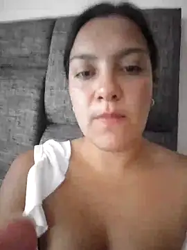 Sexy Nayra outdoors online show from 10/19/25, 09:04