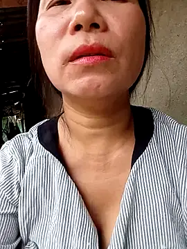 Snapshot of meomeo-baby chatting on 10/04/25, 02:42 meomeo-baby online show from 10/04/25, 02:42