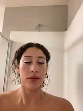 Snapshot of wettt188 chatting on 11/01/25, 10:39 wettt188 online show from 11/01/25, 10:39