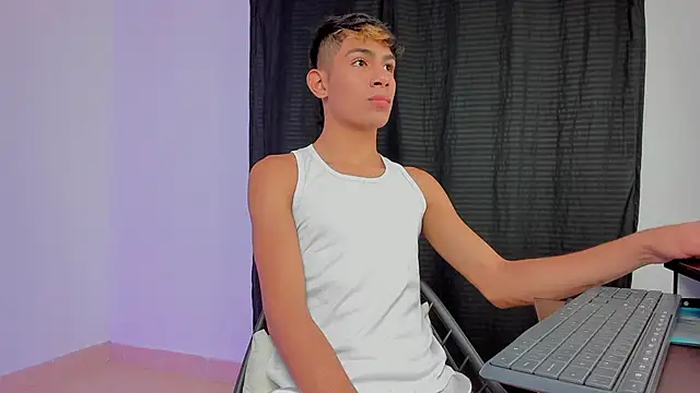 Snapshot of cherub_ chatting on 10/04/25, 01:36 cherub online show from 10/04/25, 01:36