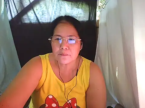 Snapshot of milagrose_rose chatting on 05/26/26, 03:35 milagrose rose online show from 05/26/26, 03:35