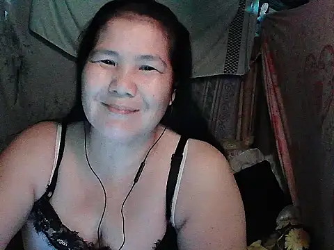 Snapshot of milagrose_rose chatting on 05/27/26, 02:47 milagrose rose online show from 05/27/26, 02:47
