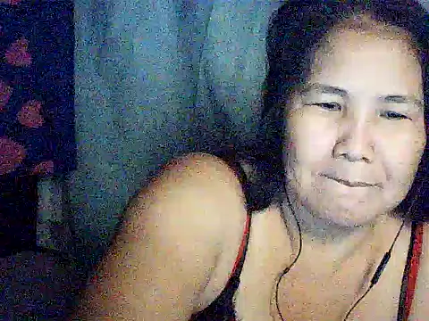 Snapshot of milagrose_rose chatting on 06/20/26, 11:46 milagrose rose online show from 06/20/26, 11:46