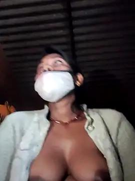 Snapshot of Katrina_kaif143 chatting on 12/14/25, 10:31 Katrina kaif143 online show from 12/14/25, 10:31