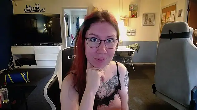 TattooedGirls online show from 10/31/25, 10:49