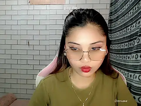 Snapshot of pinay_old_lover chatting on 11/10/25, 06:34 pinay old lover online show from 11/10/25, 06:34