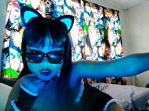 Snapshot of pinay_old_lover chatting on 12/21/25, 07:04 pinay old lover online show from 12/21/25, 07:04