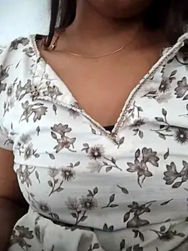 Snapshot of PEEHU-50 chatting on 04/24/26, 02:03 PEEHU-50 online show from 04/24/26, 02:03