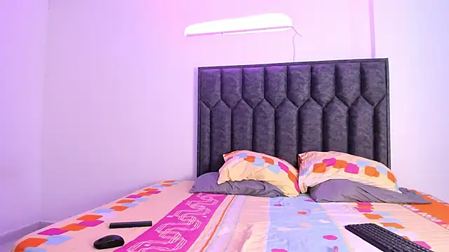 Snapshot of ArihanaTylor chatting on 10/18/25, 02:58 ArihanaTylor online show from 10/18/25, 02:58