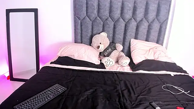 ArihanaTylor online show from 11/14/25, 01:48