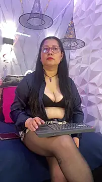 Marianasmitt online show from 10/31/25, 12:28