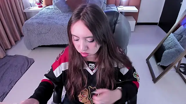 Scarlett  Cooper   online show from 12/20/25, 12:56