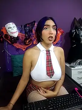 Sophie-dbs online show from 10/31/25, 04:52