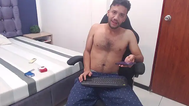 Juan FelipeX01 online show from 11/25/25, 05:13