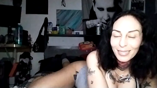 Snapshot of inkdhollow1 chatting on 10/09/25, 02:53 inkdhollow1 online show from 10/09/25, 02:53