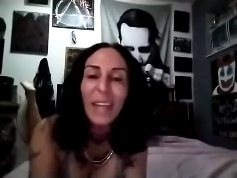 Snapshot of inkdhollow1 chatting on 10/19/25, 04:46 inkdhollow1 online show from 10/19/25, 04:46