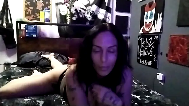 Snapshot of inkdhollow1 chatting on 10/22/25, 03:18 inkdhollow1 online show from 10/22/25, 03:18